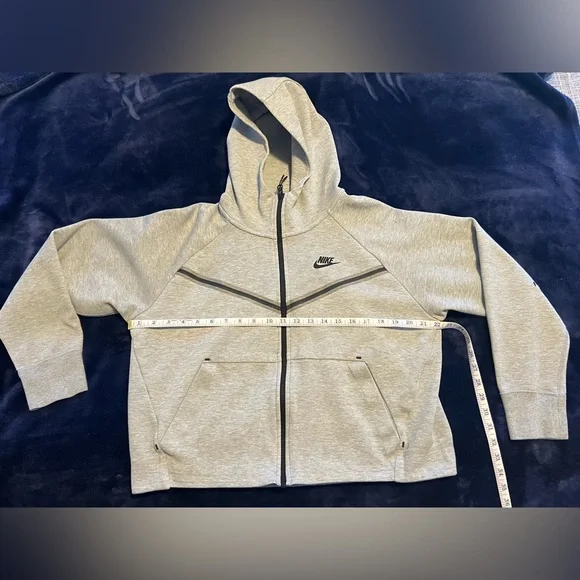 Nike Tech Jacket - Women’s Sz Large - Picture 4 of 8